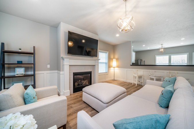 Living room with a gas fireplace, TV and sectional sofa